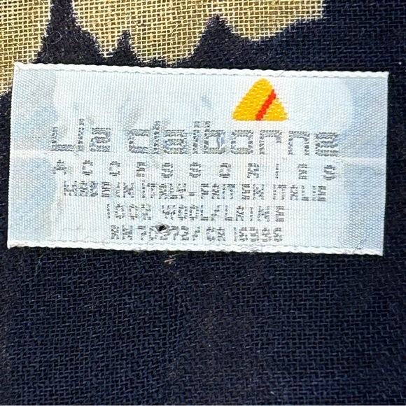 Liz Claiborne Navy & Red Wool Scarf 34x34 - Picture 3 of 6